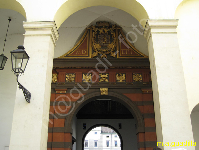 VIENA - Hofburg 031 - Patio de los Suizos - Puerta de los Suizos