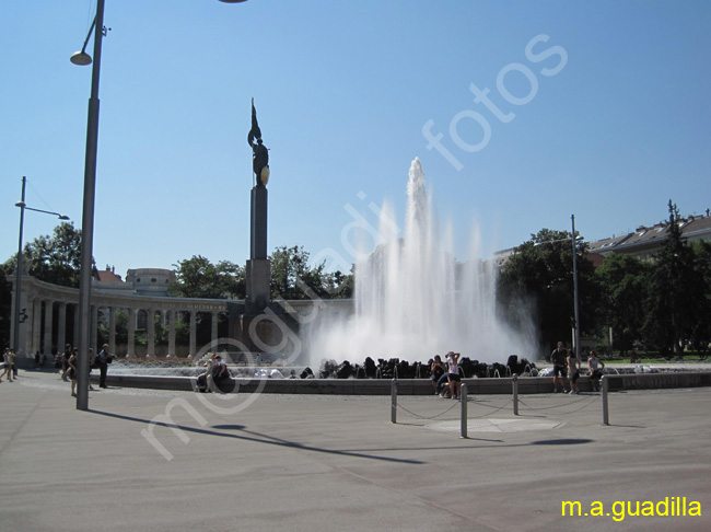 VIENA - Plaza de Schwarzenberg  008 - Monumento a la liberacion