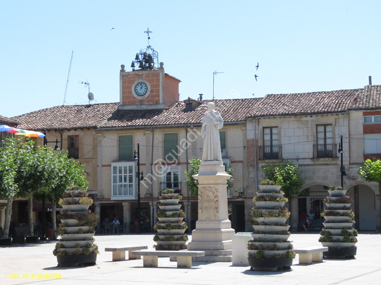 VILLADIEGO (109) Monumento al P. Florez Plaza Mayor